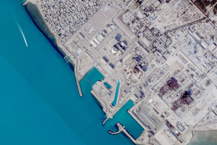 AstaadAli's tweet photo. @AJENews Trump saying he'll smash Iran's bridges, power plants in four hours? That's not strategy—that's straight-up terrorism. Threatening to black out cities, cut off water, kill civilians just to force a deal? Pure bullying. Iran stood strong—demanding real peace, not this garbage.
We back Iran: no more threats, no more bombs. Stop the terror. What do you think—bluff or madness? #SayingWhatMatters