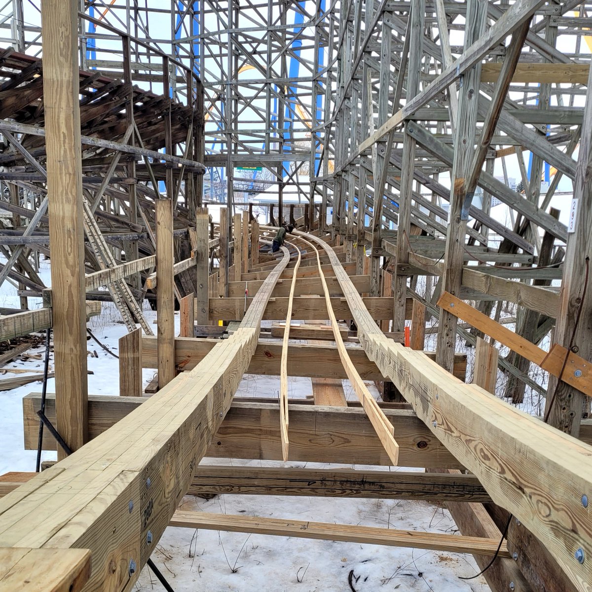 WonderlandNews's tweet photo. More upgrades underway on #MightyCanadianMinebuster! 🎢 

980 feet is being retracked this off-season as older sections are replaced with new wood to keep the ride running smooth. 🔨

#CanadasWonderland #WoodenCoaster #RollerCoasters https://t.co/PnGw2IWIs9