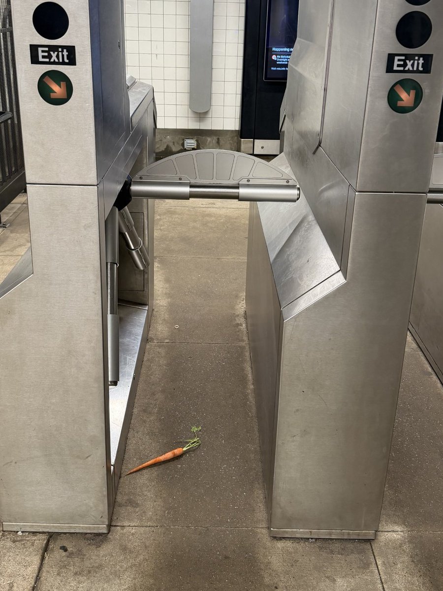 DaisyMaxey's tweet image. Was the Easter bunny delivering via the NYC subway system? This carrot seen at the 72nd St and Central Park West station on Easter evening. #EasterVigil2026 #Easter #EasterWishes