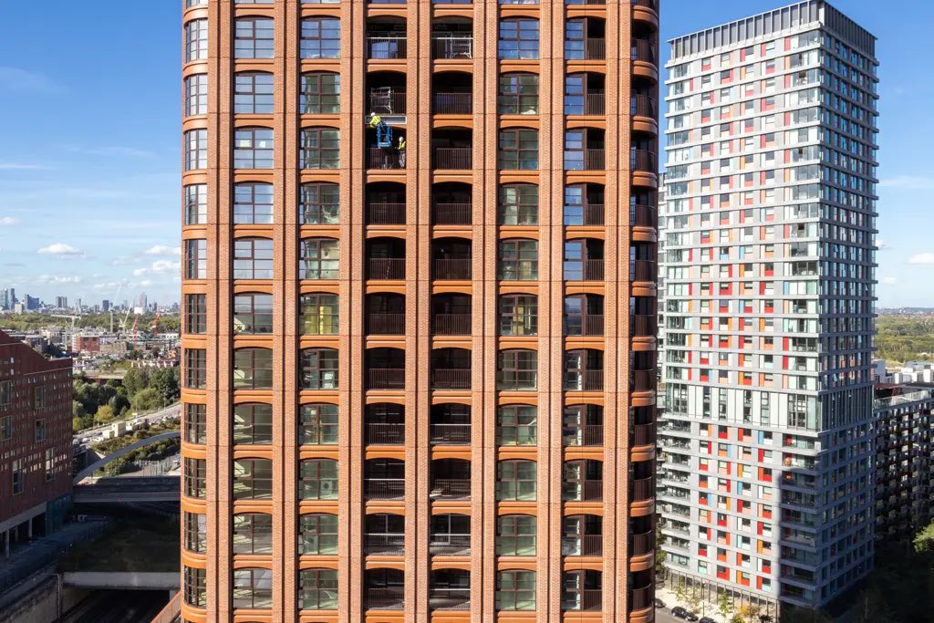 samofsamshire's tweet photo. These towers in Stratford are far easier on the eye than the glass and plastic carbuncles that surround them. 

And the retail ground floor units will actually improve the street! https://t.co/PhePe0FksU