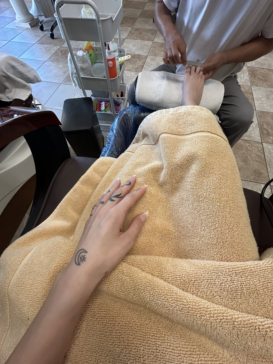 Pink Moon tweet media