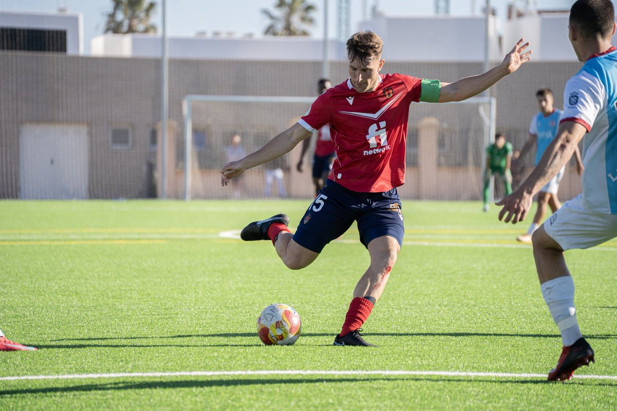 MazarronFC's tweet photo. 🌟 Mención para @davidardil5 que volvió a demostrar su versatilidad liderando fuera de su posición natural, y mandando en el centro del campo. Nuestras acciones de mayor peligro pasaron por sus pies 💫

#VamosMazarron #WeAreMazarron ❤️⚔️💙 https://t.co/Aa3GvM2Utb