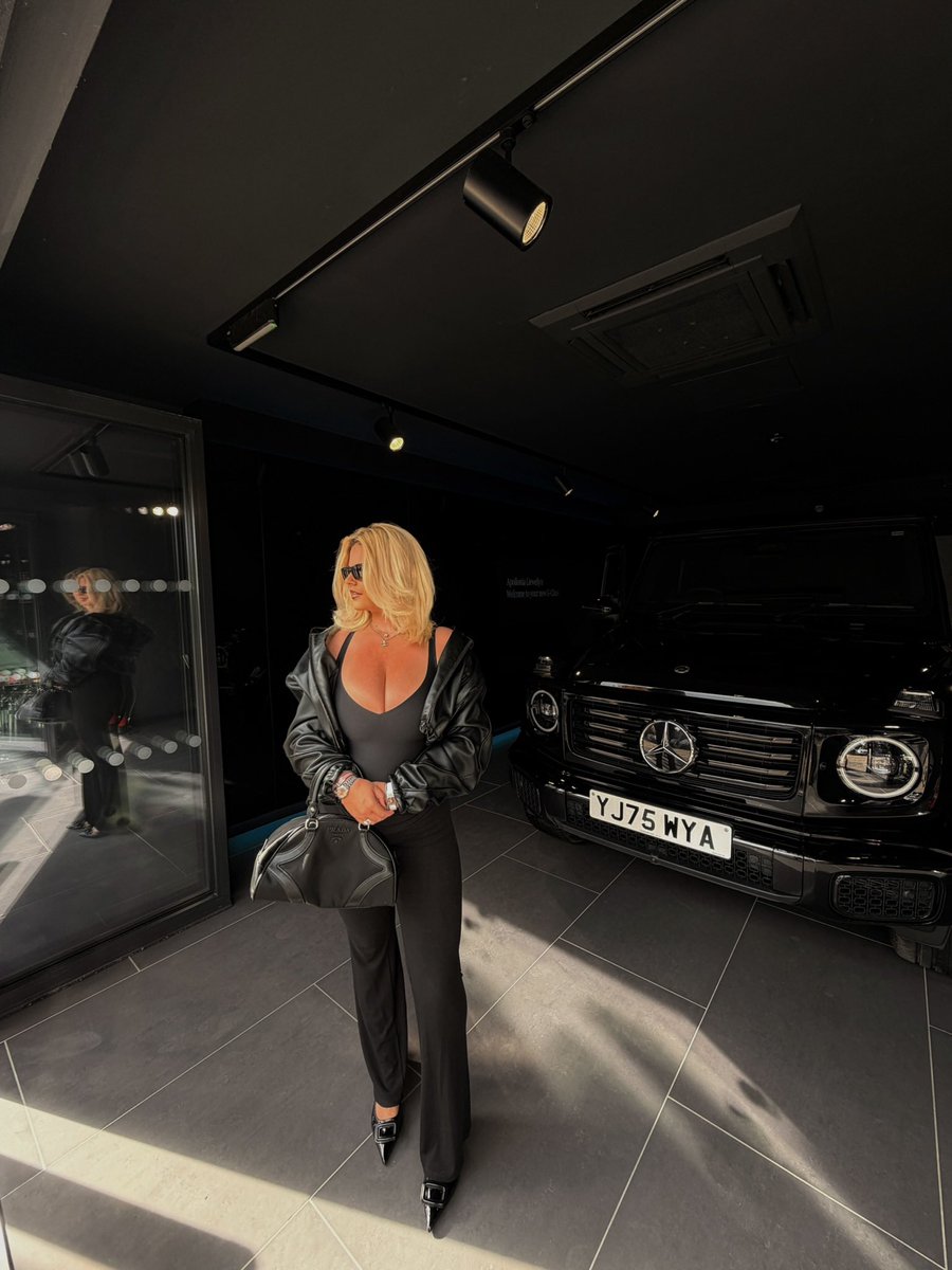 Apollonia Llewellyn tweet media