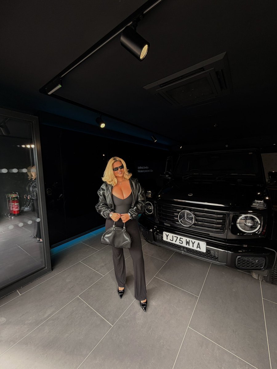 Apollonia Llewellyn tweet media