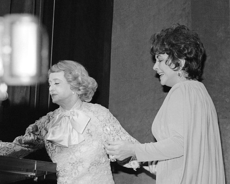 audrey hepburn enthusiast tweet media