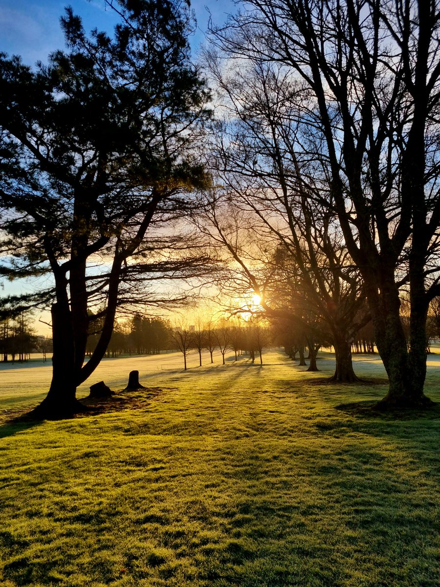 MikeMikwd's tweet image. Catching the first rays of sun - have a wonderful new week, friends 
#ScotlandisNow #StormHour #photography #photooftheday #landscape #OutAndAboutScotland #landscapephotography 
@VisitScotland @ScotsMagazine #STVSnaps #ThePhotoHour #beautiful