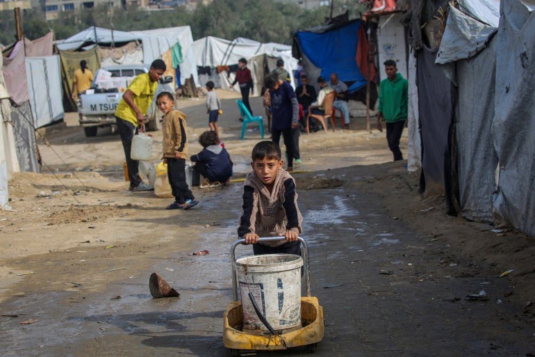 ShrabRqyt's tweet photo. This is World Children's Day in the Gaza Strip. Children are at the heart of this daily suffering, trying to cope with a reality imposed by war, a reality dominated by need, anxiety, and the lack of the most basic necessities of life.
#UniversalChildrensDay https://t.co/1oORyhIrxU