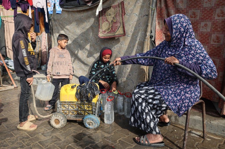 ShrabRqyt's tweet photo. This is World Children's Day in the Gaza Strip. Children are at the heart of this daily suffering, trying to cope with a reality imposed by war, a reality dominated by need, anxiety, and the lack of the most basic necessities of life.
#UniversalChildrensDay https://t.co/1oORyhIrxU