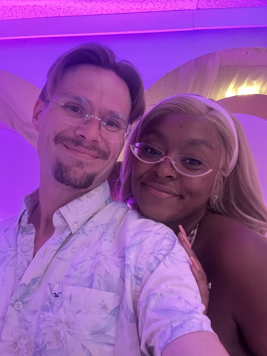 Debb Abeille tweet media