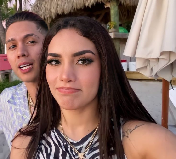 PatricioEs55871's tweet photo. Cuando estoy en una competencia de quién tiene la peor pareja pero mis oponentes son ellas: https://t.co/nuTEvXKItb