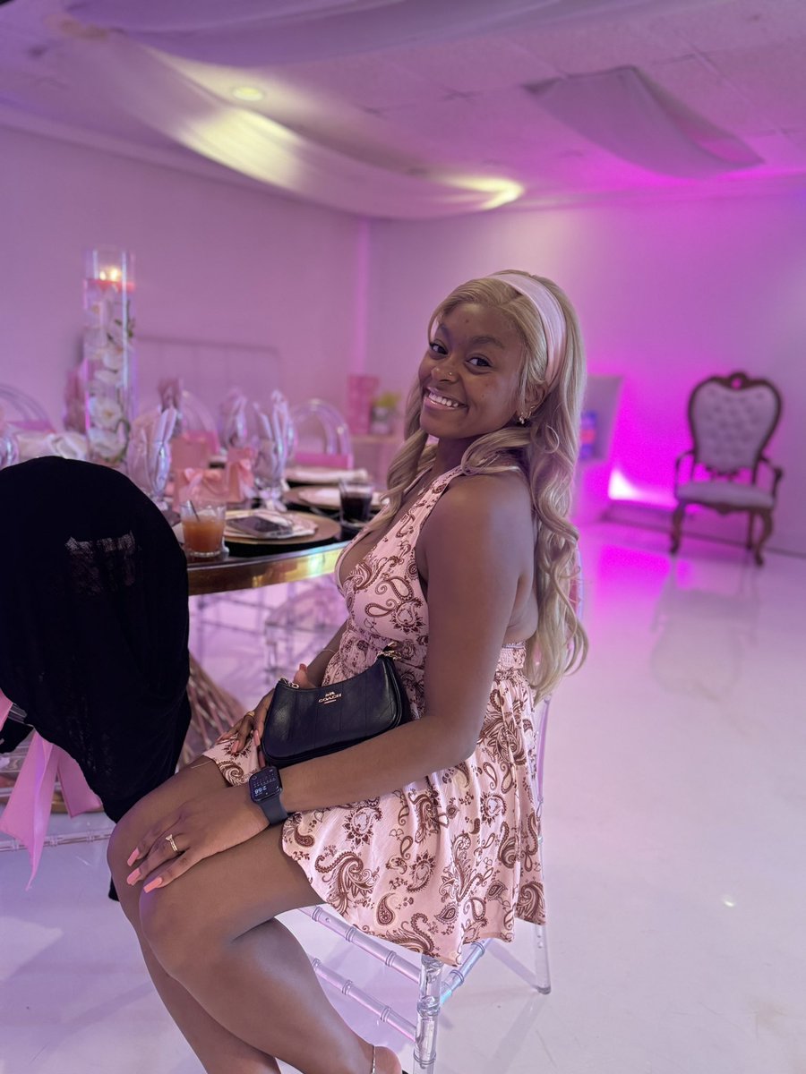 Debb Abeille tweet media