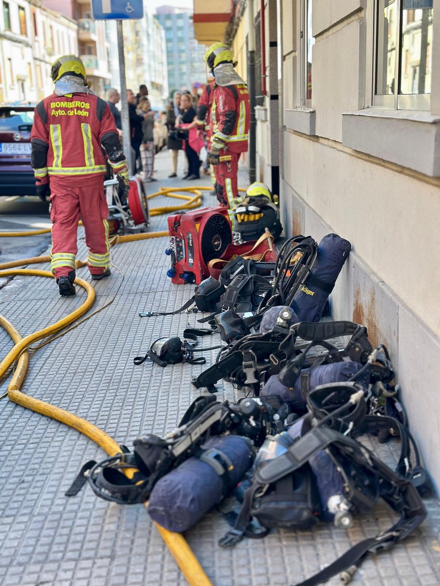Bomberos de León tweet media