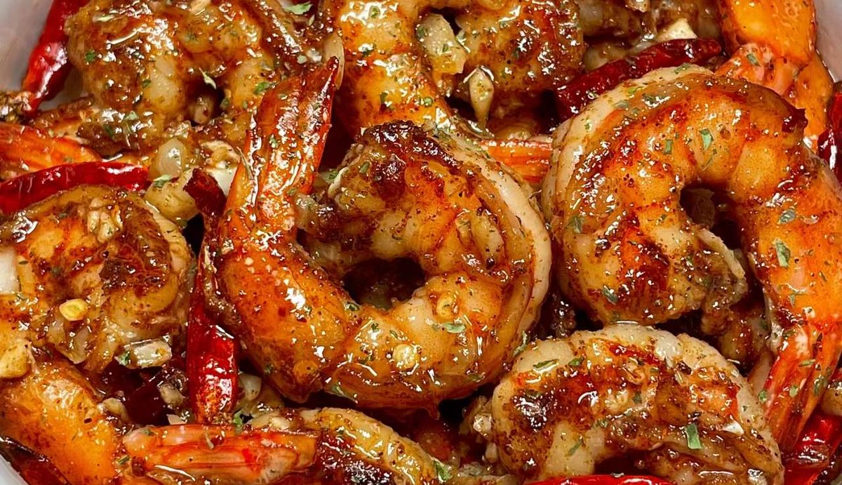 henokee's tweet photo. Hidden Gem Alert! Tried the crispy garlic butter shrimp at Sunset Bites—juicy, garlicky, and served with buttery garlic bread that’s chef’s kiss. 10/10, will be back for seconds!  #FoodieFind #LocalEats https://t.co/ySujMnue1B