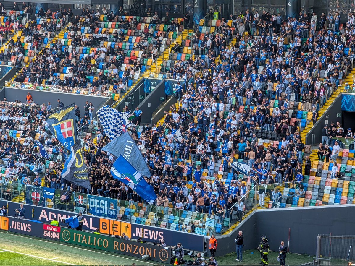 photo_curva's tweet photo. 🇮🇹🏟️Udinese 0–0 Como

Only 1 Italian in both starting elevens highlighted the general problems of current Italian "calcio".

In the stands, Udinese congratulated their friends from Vicenza on their promotion to Serie B, while encouraging all fans to fight against modern football. https://t.co/F37YmhTlmm