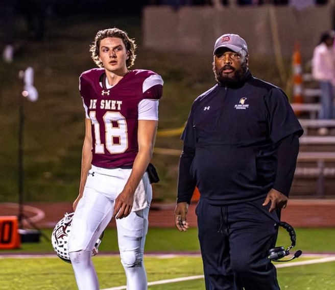 JHMerrittJr's tweet image. Four years ago today I signed a contract to become the Head Football Coach at De Smet Jesuit. #AMDG