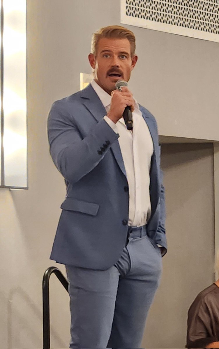 Thanks State &amp; Liberty for the stretchy suit. Great fit, and just enough stretch. I made it through the night without hearing a single suspicious rip. 🤘