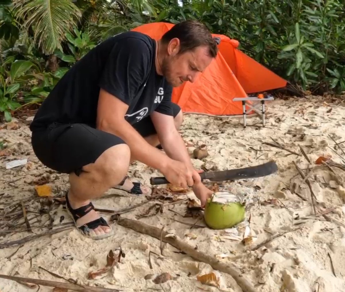 Docastaway's tweet photo. A few months ago our latest Dutch couple spent 7 days completely alone (with no guards) in Juanito Island. Now they sent us this video.
Video: https://t.co/ZjXZvnvZsy
To book a SOLO stay on Juanito Island https://t.co/73O0Zodm28 https://t.co/Upg4rZksTf