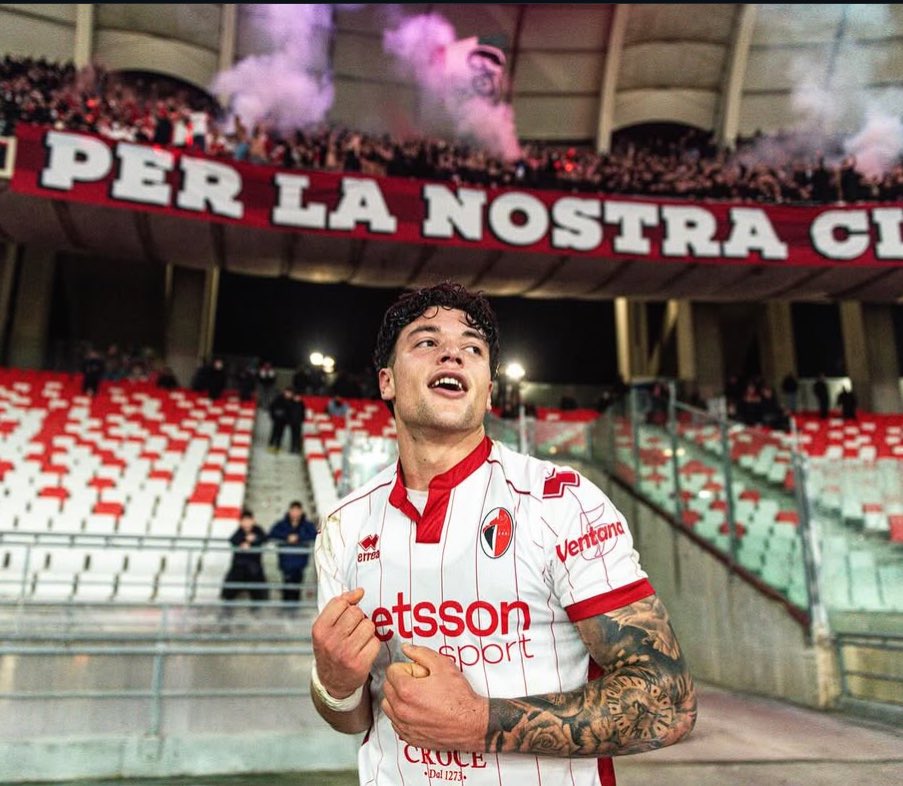 Alejandro tweet media