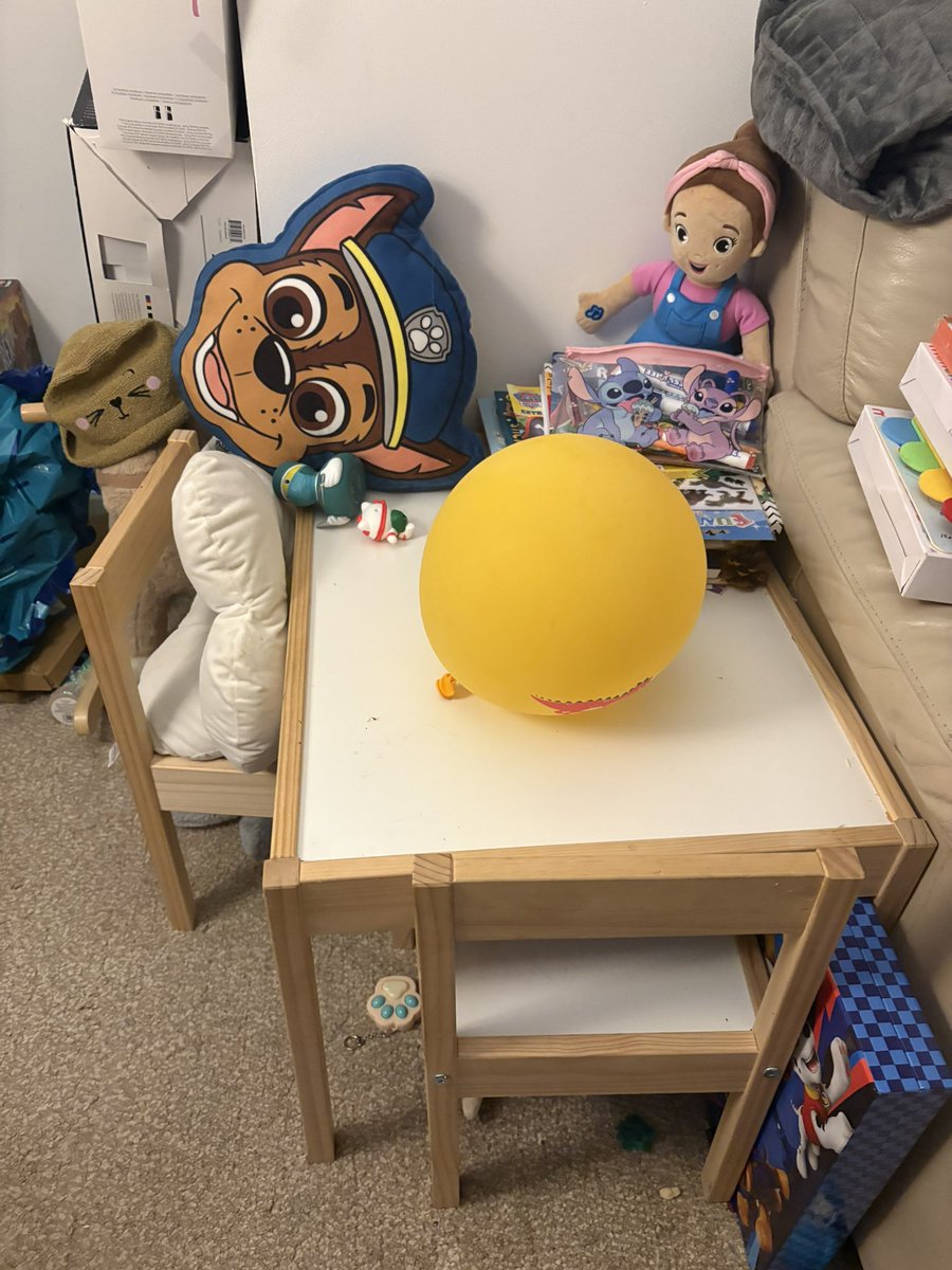 got my 4yo her first dollhouse and immediately she recreated her drawing table???? i’m sobbing????