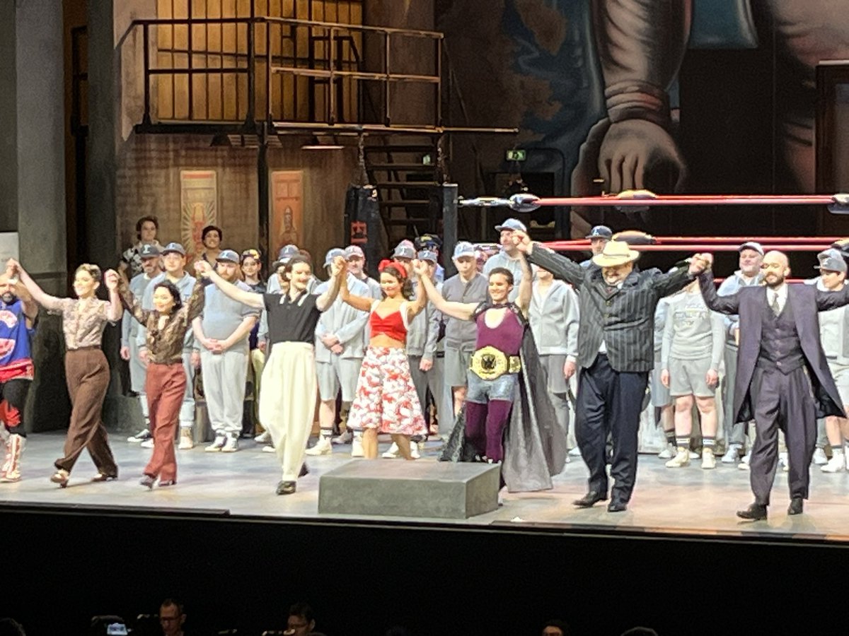 KarlHurb's tweet image. #ItalianaInAlgeri @deutsche_oper by @RolandoVillazon is neon-soaked Lucha Libre fever dream. While the 🇲🇽 wrestling concept is high-energy, non-stop slapstick is exhausting, bordering on “clutter" of gags that drowns out #Rossini’s wit. 🌮 🌀. #AlessandroDeMarchi keeps it crisp.