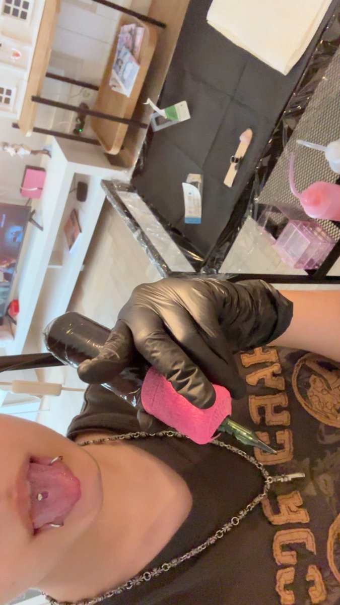 eliooxyz's tweet photo. would you let me tattoo u? ⊹ ₊  ⁺

#mlm #nsfwtwt #tboy #alt #tattoo https://t.co/9KZZIk6XhL
