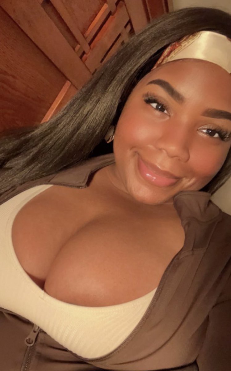 GoddessNova tweet media