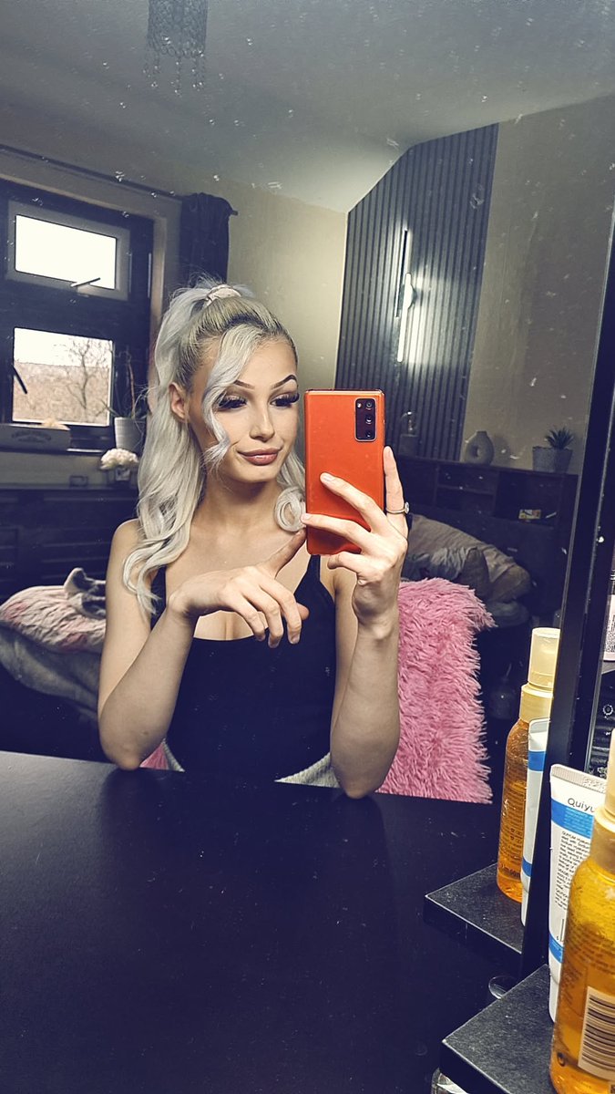 Candice tweet media