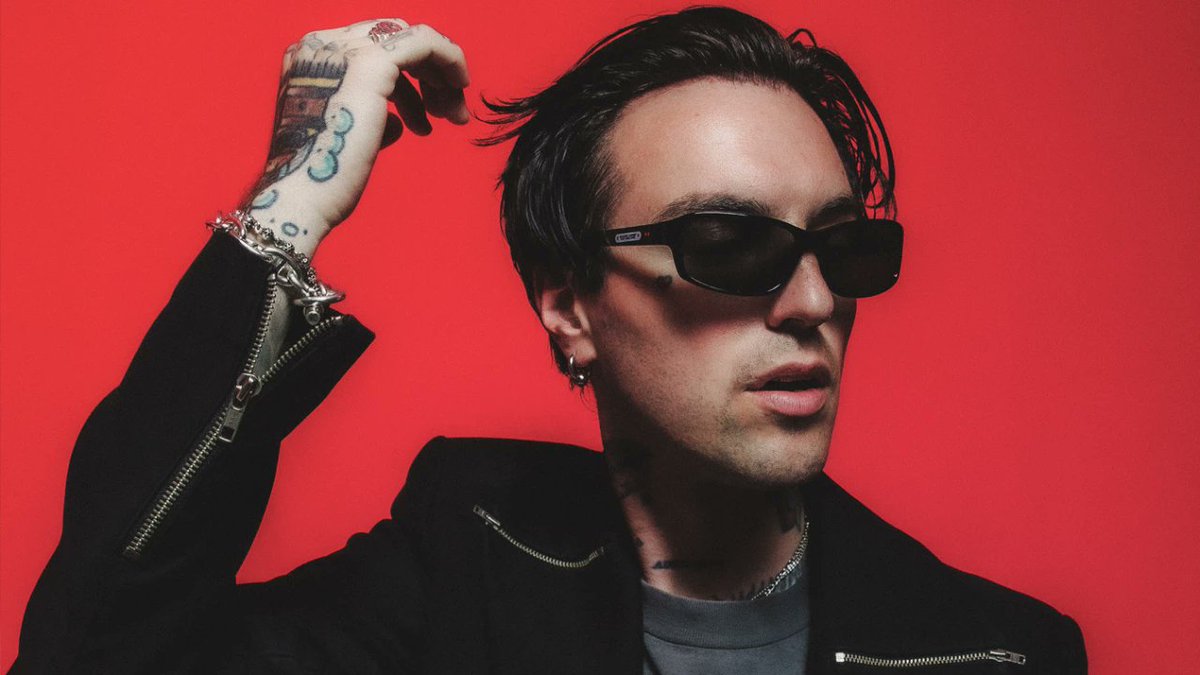 revolvermag tweet media