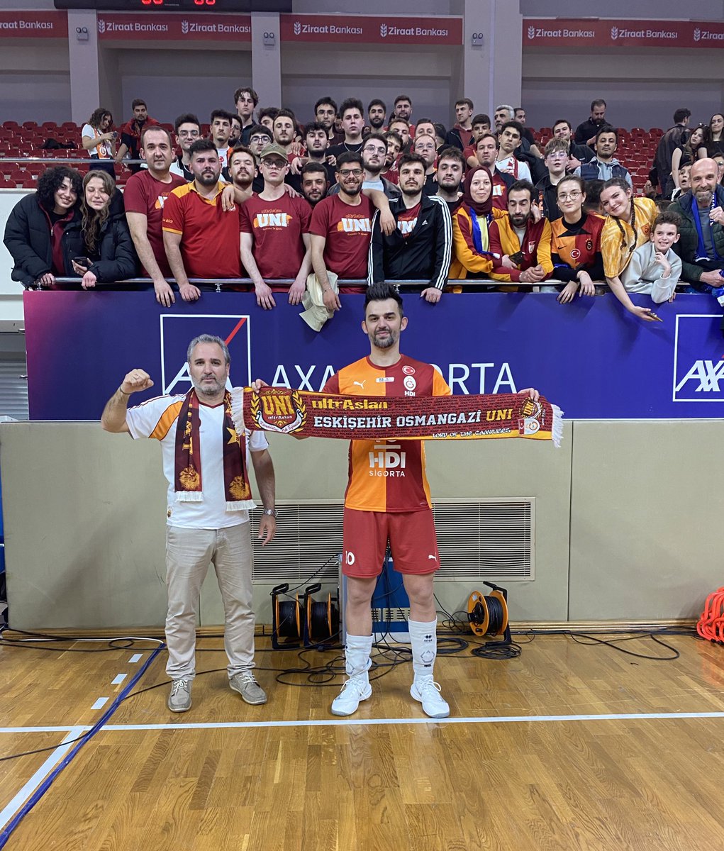 uAUNIOsmangazi's tweet photo. SEN SALONDA PARKEDE BİZ BURDA TRİBÜNDE !

GALATASARAY Erkek Voleybol takımımızı fenerbahçe karşısında yalnız bırakmadık.

#ultrAslanUNI https://t.co/AFMcnR1rse