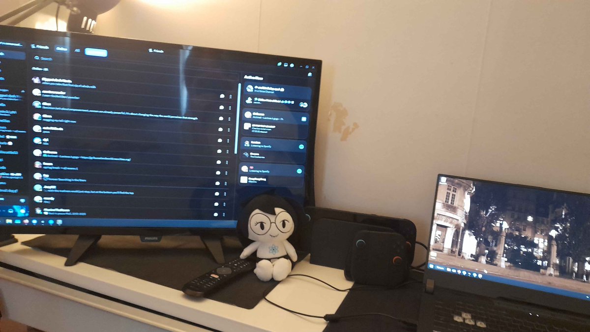 grandpa died so i stole his tv. wouldnt turn on for like 10 minutes but i farted once and it immediately lit up #ok