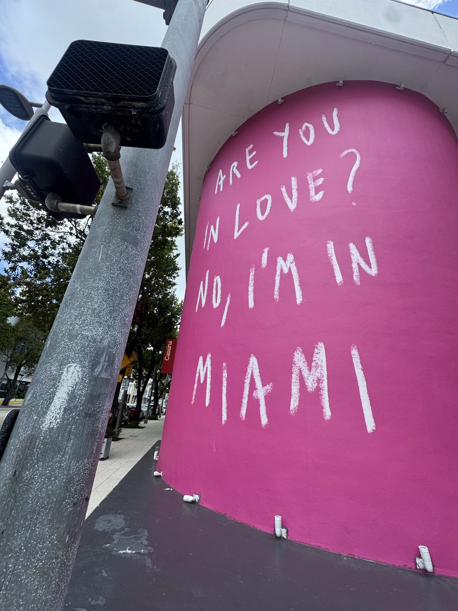 my kind of girl tweet media