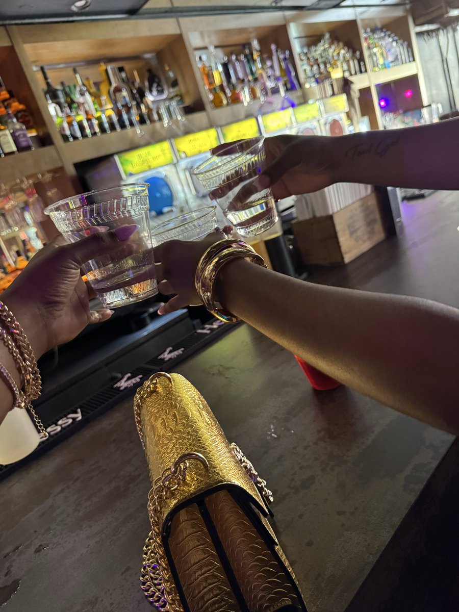 my kind of girl tweet media