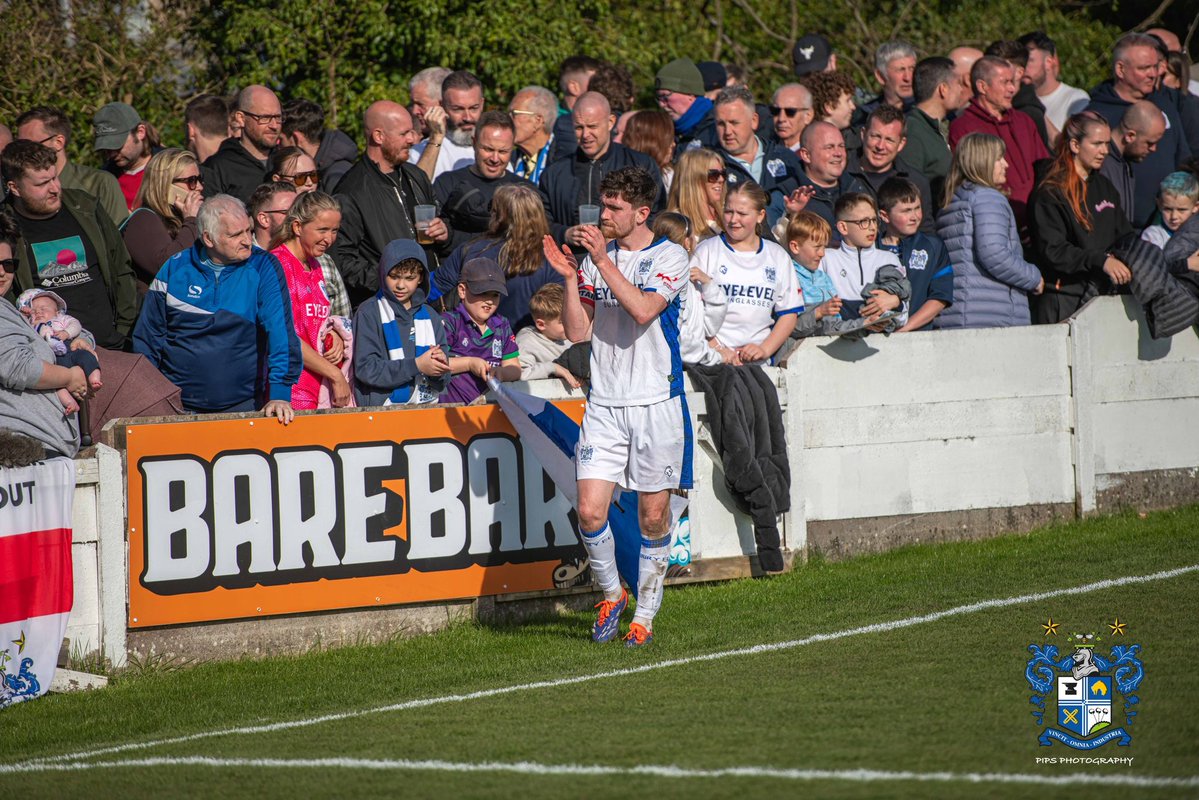 Philhill1961's tweet image. 🔵 @clitheroefc1877 1-1 @official_buryfc ⚪️
Tough game today but we take a point…two home games to come so hopefully we can take maximum points and stay top…still in our hands…UTS!!!
#buryfc #shakers #northernpremierleague @officialnorthernprem #nonleaguefootball
