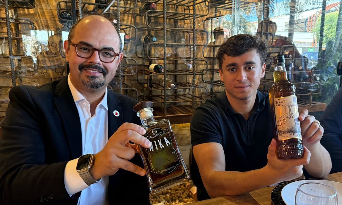 Clarke de Souza tweet media