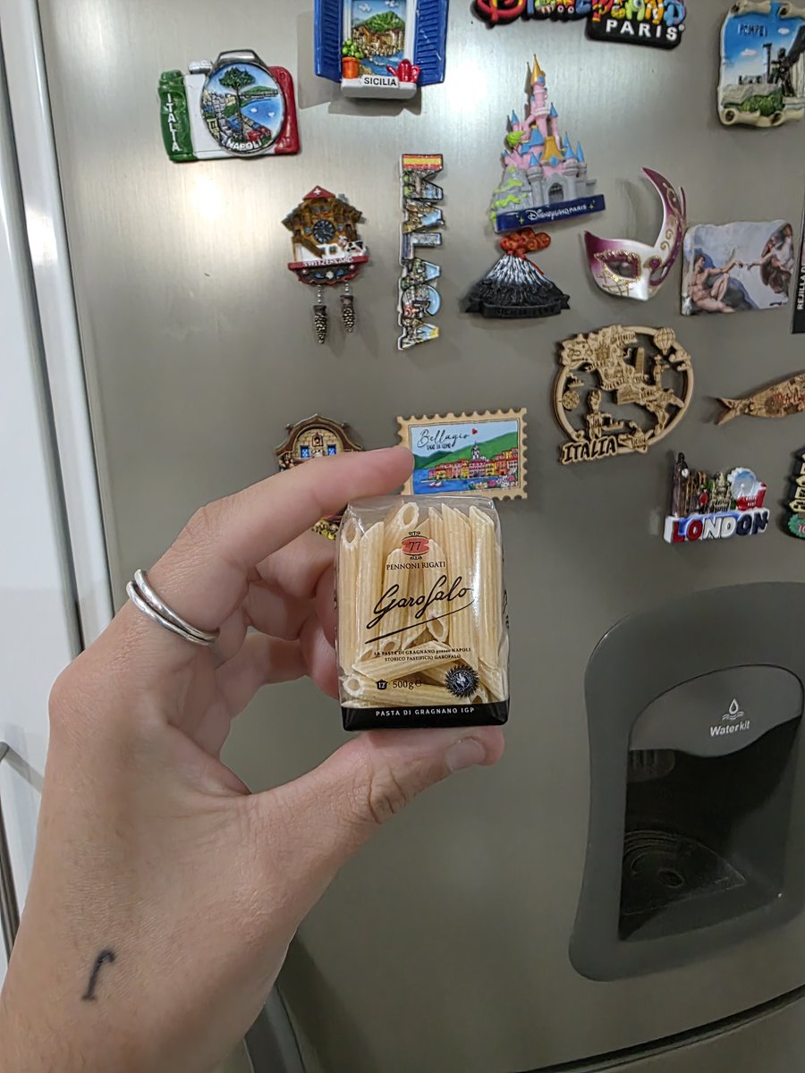 la del gorro tweet media