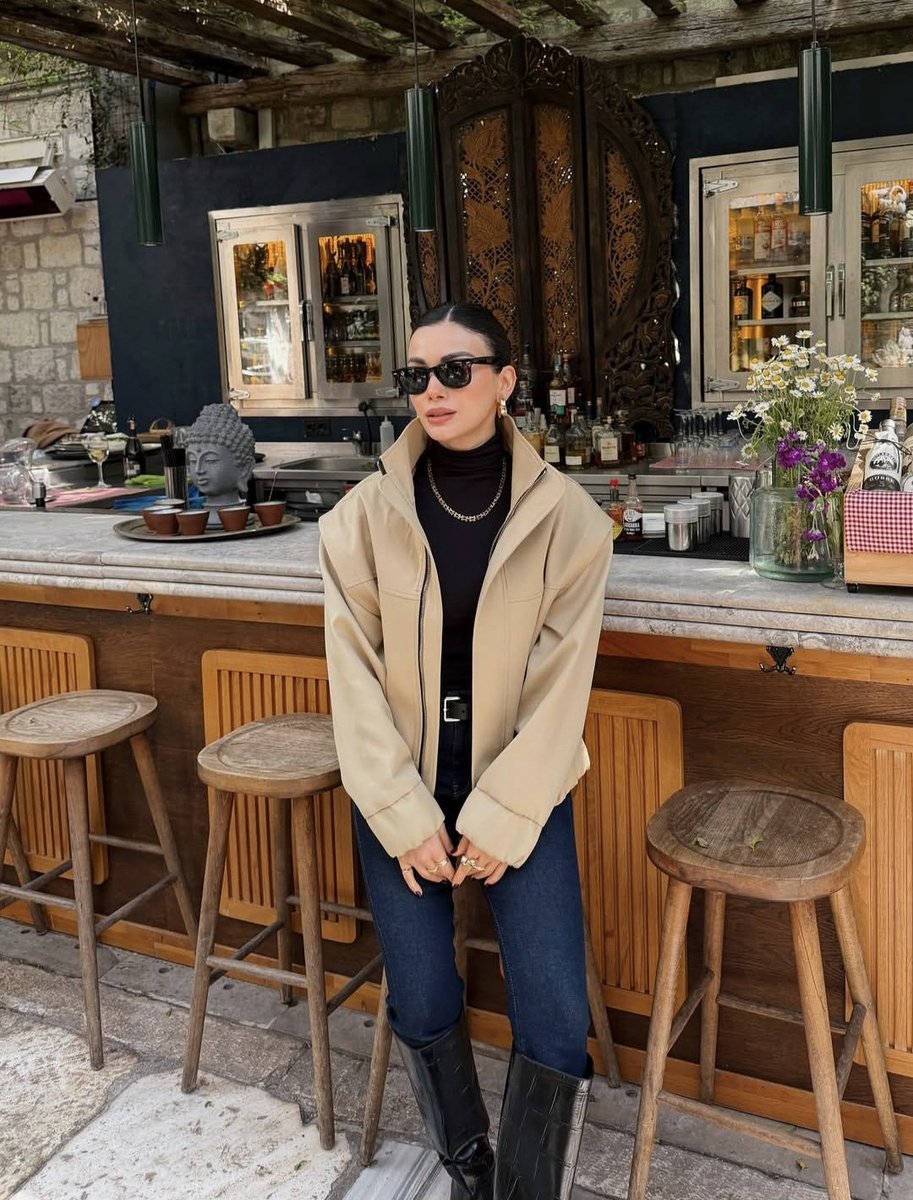 ozgeyetkinlik's tweet photo. 📸| #ÖzgeYağız IG post paylaşımı ✨ https://t.co/4Srv5dGrrB