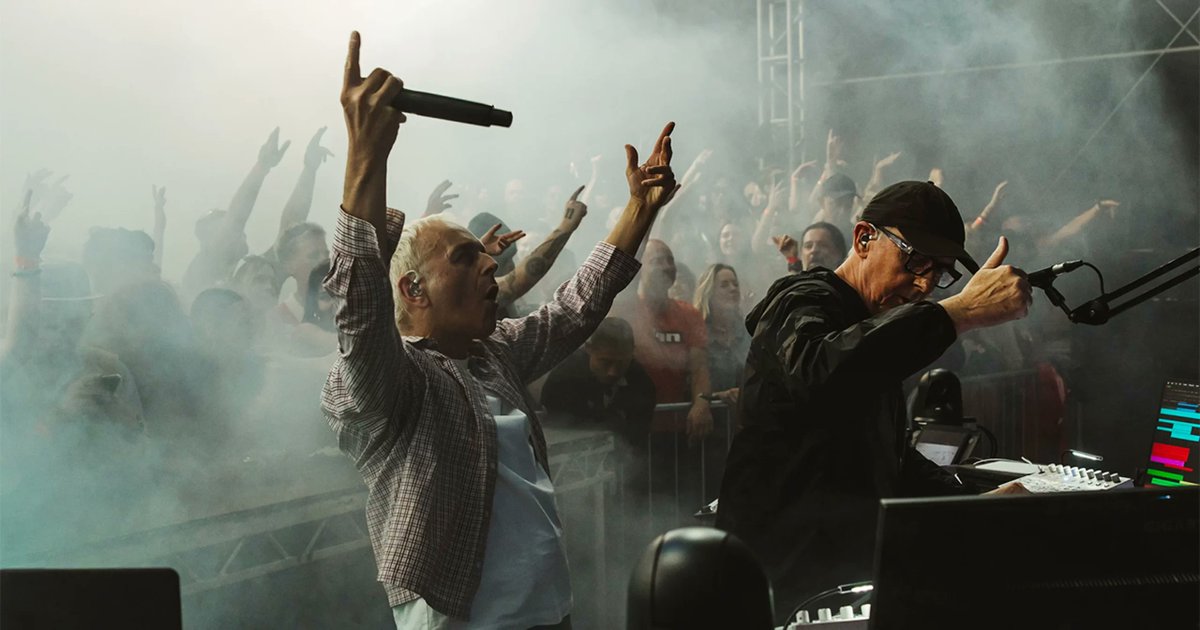 DiegoAManrique's tweet photo. Me temo que tenía que llegar la IA al mundo del directo. Empresas que señalan a los artistas las mejores ciudades para actuar, el precio posible para las entradas, los teloneros adecuados, incluso, eh, las canciones más adecuadas para tocar en cada lugar https://t.co/Yq4mB26vle https://t.co/dbkCzowRFi