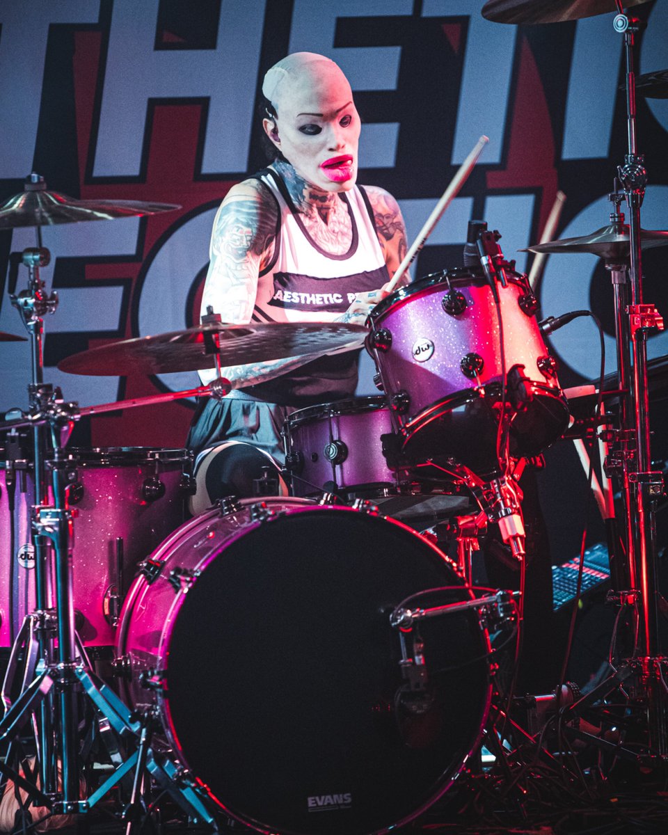 Red Hare Images tweet media