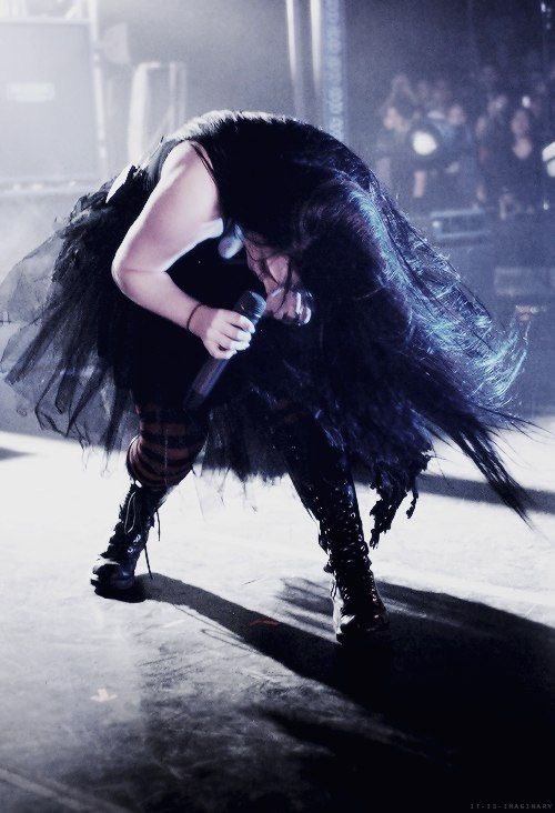 amy lee doing things tweet media