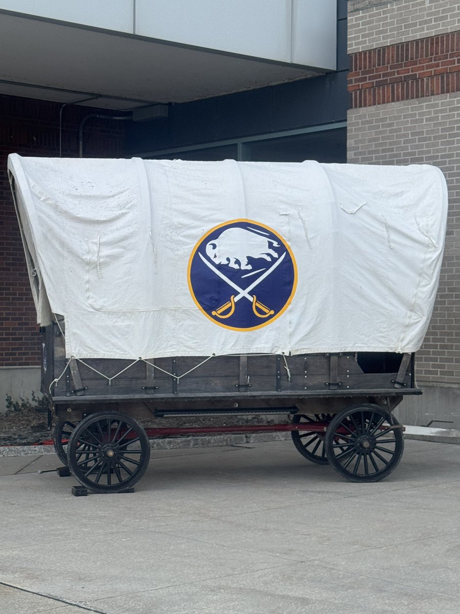 natemillssports's tweet image. #Sabres Wagon and a “We’re Back” sign propped up outside KeyBank Center before the Sabres game against the #Lightning