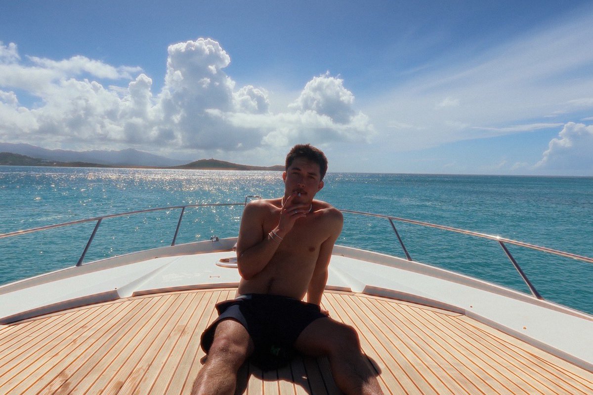 GARE BARE tweet media