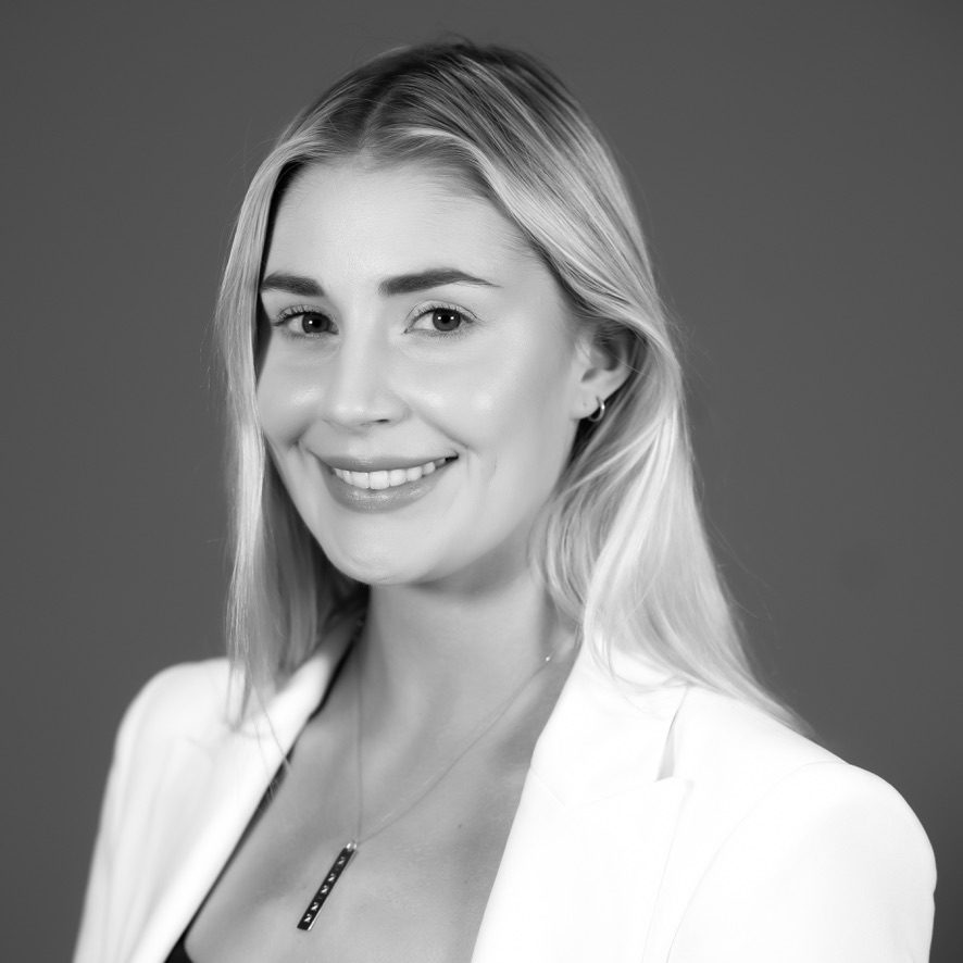 👋 Meet our #Copywriter, <a href="/langdon_delaney/">Delaney Langdon</a>!  With roots in editorial storytelling + long-form publishing, she brings strategy + substance to the Social Thrive voice. Whether it’s a witty one-liner or a full-scale brand story, she knows how to craft copy that resonates. #teamwork