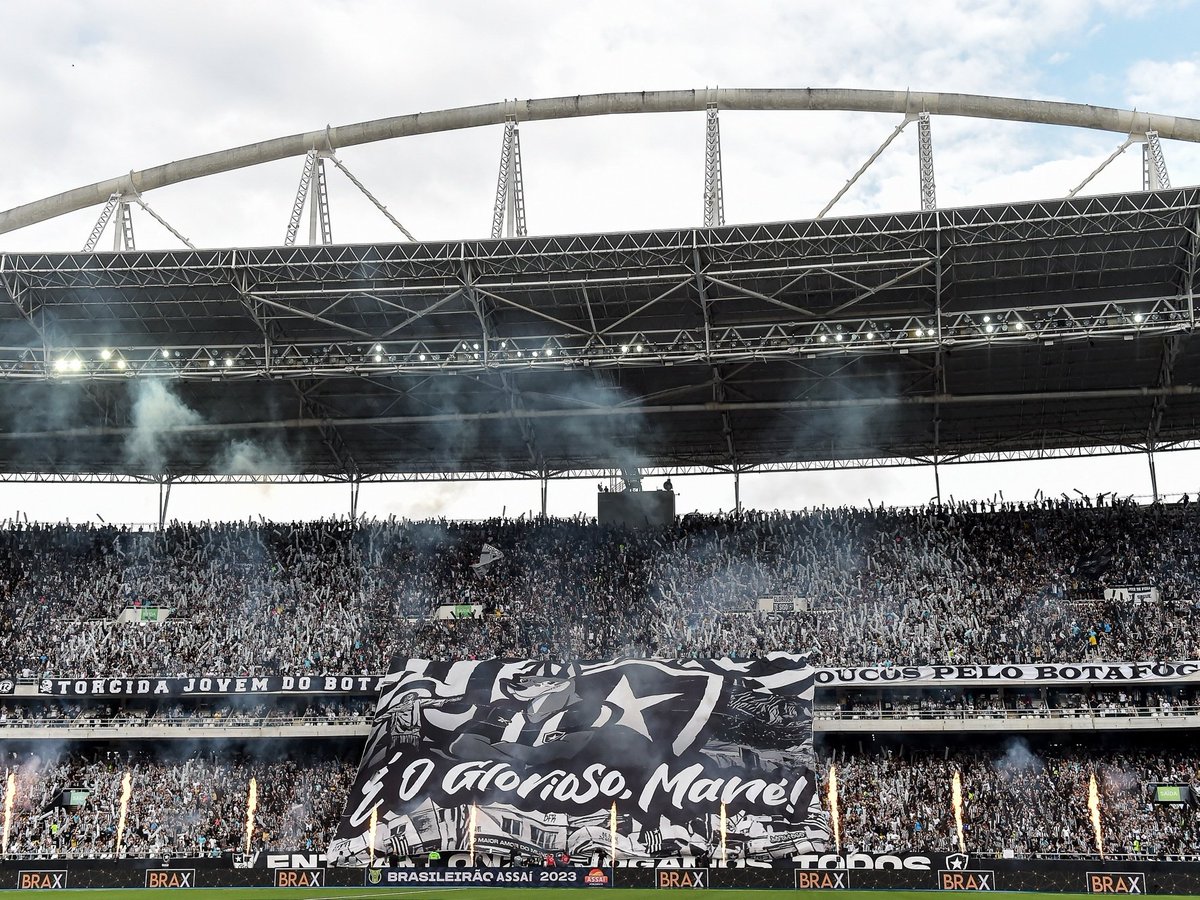 Sócios de todos os planos já podem garantir lugar em Botafogo x Coritiba, partida da 11ª rodada do Brasileirão, no domingo (12), às 16h.

Venda para o público geral abre na quarta-feira (08), às 12h.

🎫 botafogo.com.br/ingresso