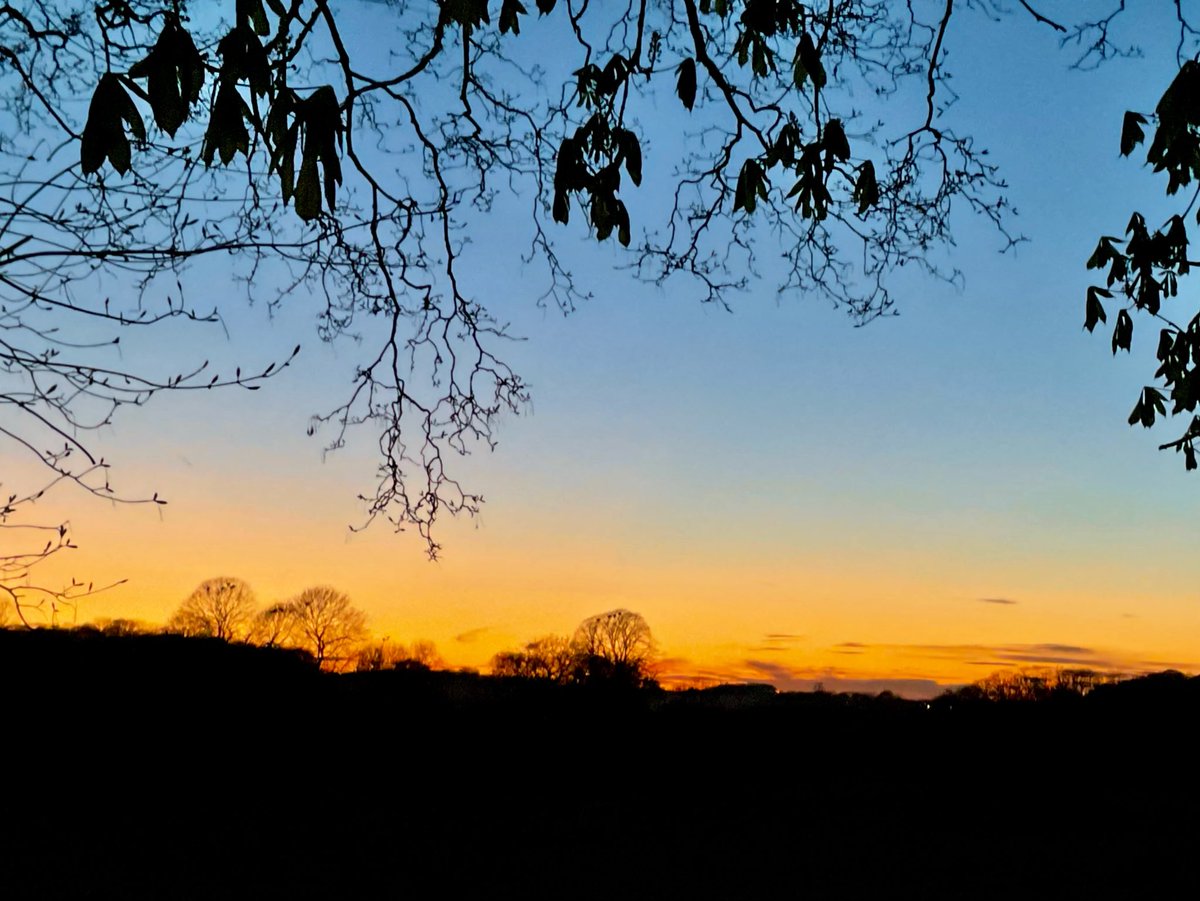 skylark22BHC1's tweet image. As the sun disappeared over the last 45 minutes … after a beautiful day. #keston #myview #bankholidaymonday #loveukweather @metoffice @bbcweather @SallyWeather @ChrisPage90