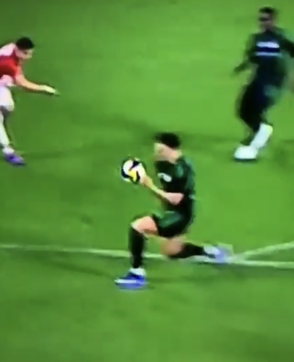 ענבר קון tweet media