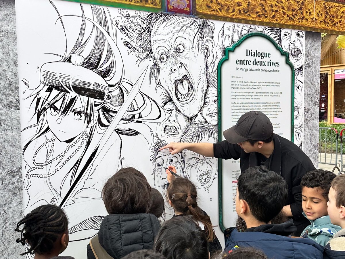 TAICCA_Official's tweet photo. 📚 Taiwan Manga Shines in Brussels: A Dialogue Across Borders 
 What made European readers stop in their tracks? 👀🇪🇺
The Foire du Livre de Bruxelles concluded with a massive splash of Taiwanese creativity! 🎉
 In collaboration with the French manga platform https://t.co/oyQ1jScW1H, TAICCA presented "Dialogue entre deux rives : le Manga taïwanais en francophonie"(Taiwanese Manga in the Francophone World), featuring two of Taiwan’s most iconic comic artists: Karmarket and Aliyo.

The two artists drew live on the pavilion’s outer walls 🎨, their powerful strokes and intricate designs drawing huge crowds and showcasing the raw visual impact of Taiwanese manga.

The on-site bookstore also featured a rich lineup of Taiwanese manga in French, showcasing the diversity of Taiwan’s comic universe to European audiences.

We look forward to bringing more Taiwanese stories to international readers and expanding creative exchanges across borders.

We believe that powerful storytelling can transcend cultural and language barriers, resonating with audiences around the world. 🌍📖