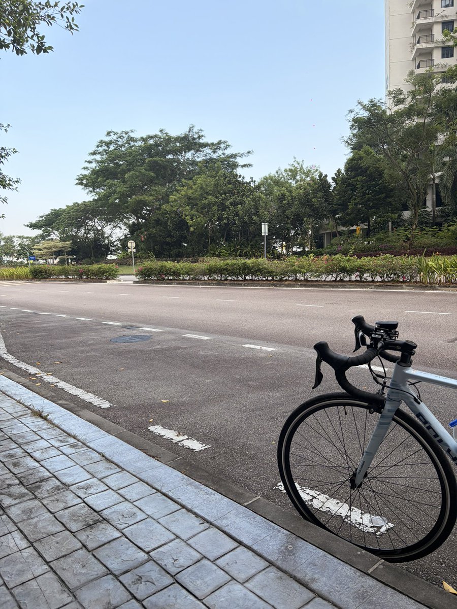 nikkideyy tweet media