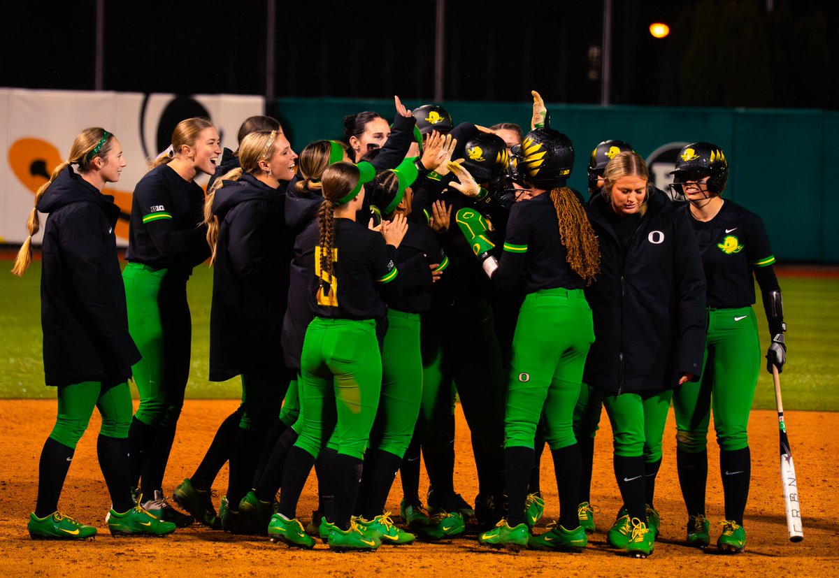 Oregon Softball tweet media