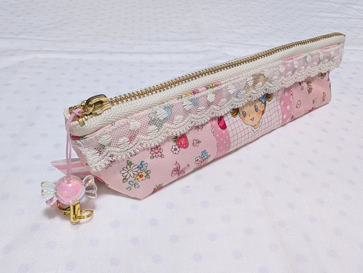 namis_sewing's tweet photo. 今回も新作✨️🆕✨️
マーガレット&ソフィー🍓
可愛いペンケース❤🩵🩷💛
minneにて発売中☝️
🖤*:.*Me-me*.:*🖤
https://t.co/lfSLipzNm9
#ハンドメイド
#布小物
#キルトポーチ
#ファスナーポーチ
#ペンケース
#マーガレットアンドソフィー
#queuedecle
#quiltgate
#大塚屋
#オリジナル作品 https://t.co/0HChE0s15F