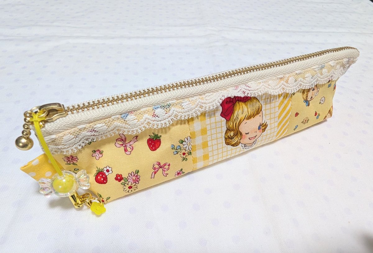 namis_sewing's tweet photo. 今回も新作✨️🆕✨️
マーガレット&ソフィー🍓
可愛いペンケース❤🩵🩷💛
minneにて発売中☝️
🖤*:.*Me-me*.:*🖤
https://t.co/lfSLipzNm9
#ハンドメイド
#布小物
#キルトポーチ
#ファスナーポーチ
#ペンケース
#マーガレットアンドソフィー
#queuedecle
#quiltgate
#大塚屋
#オリジナル作品 https://t.co/0HChE0s15F